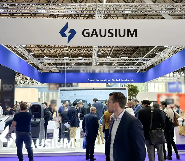 Estande da Gausium na Interclean Amsterdam 2026, com visitantes