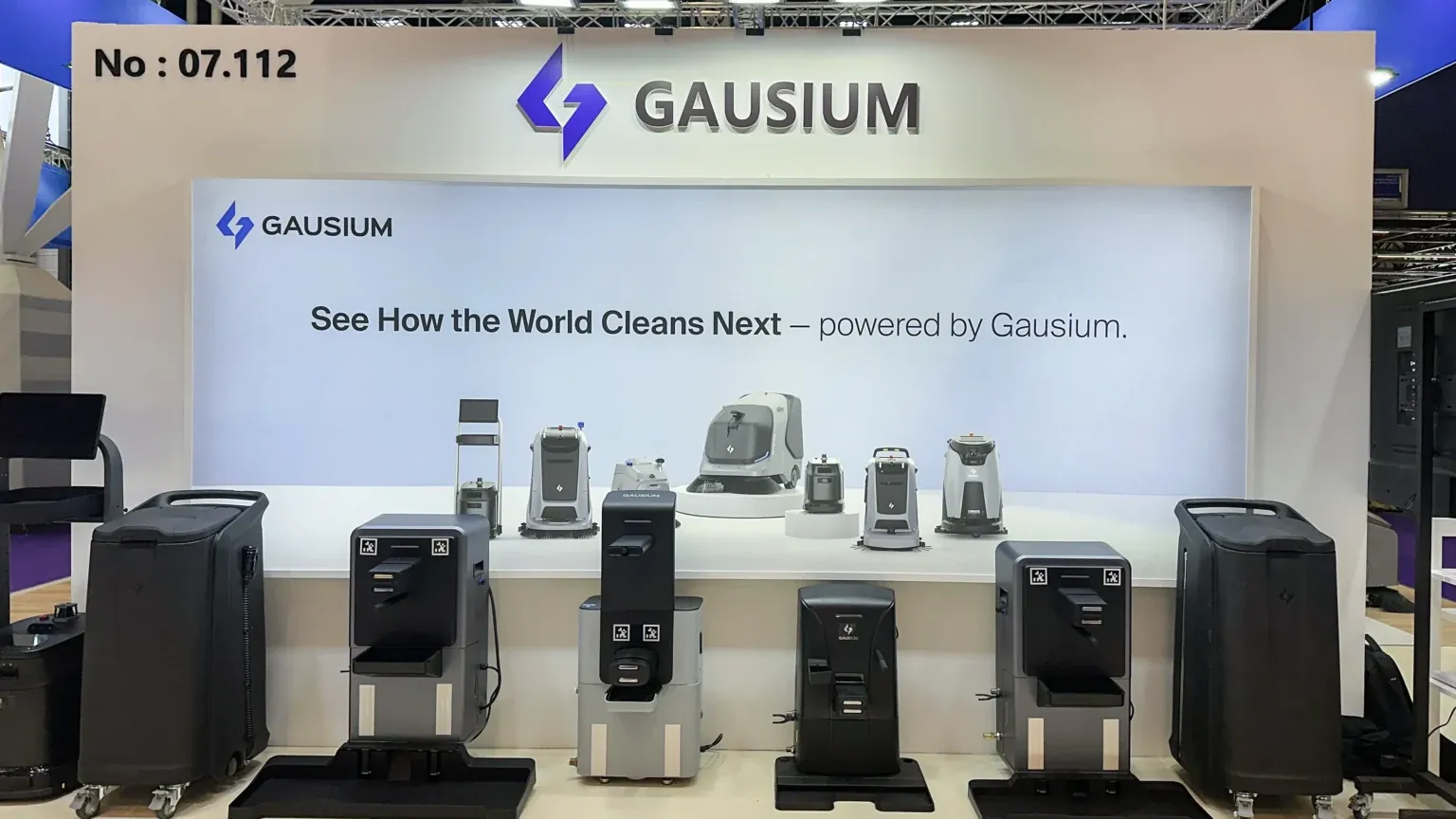 Linha de robôs de limpeza Gausium exposta na Interclean Amsterdam 2026