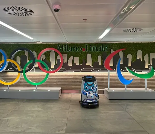 Robô lavador Gausium Omnie no aeroporto de Milão Linate